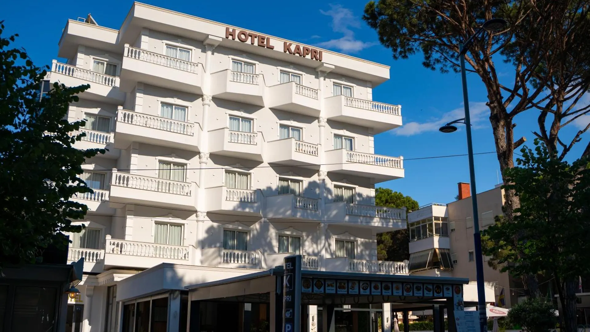 Hotel Kapri ゴーレム